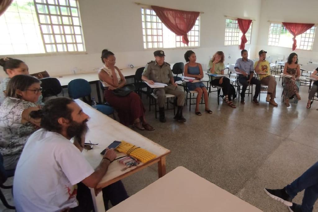 REUNIÃO PARA MEDIDAS DE SEGURANÇA NAS UNIDADES DE ENSINO